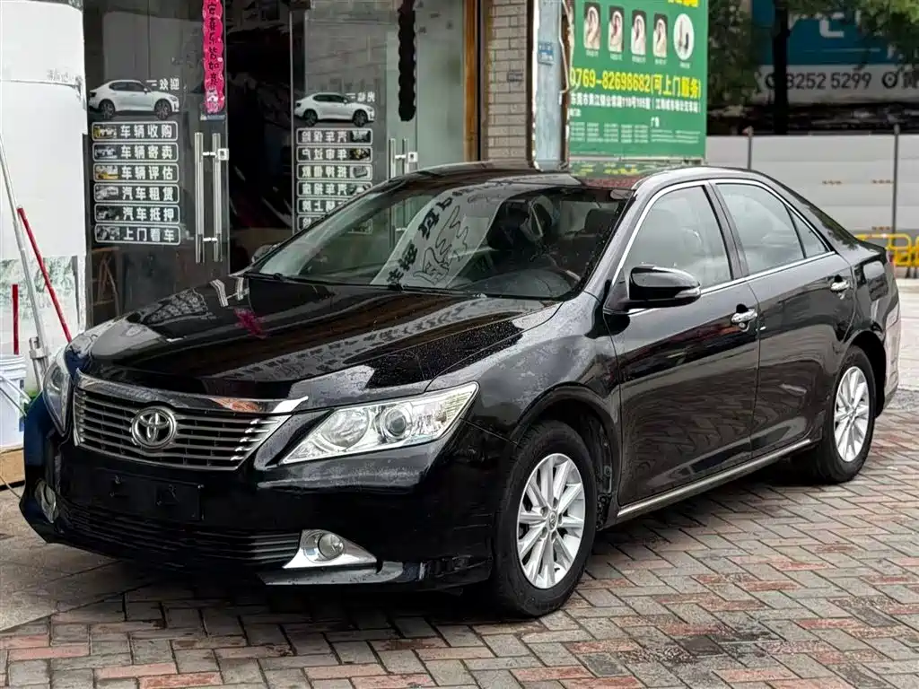 Toyota Camry 2013 — фото 1