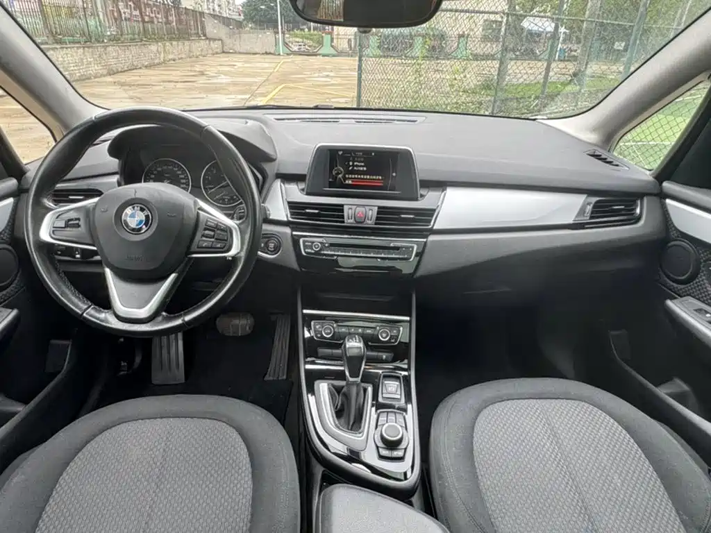 BMW 2 Series Station Wagon 2017 — фото 11