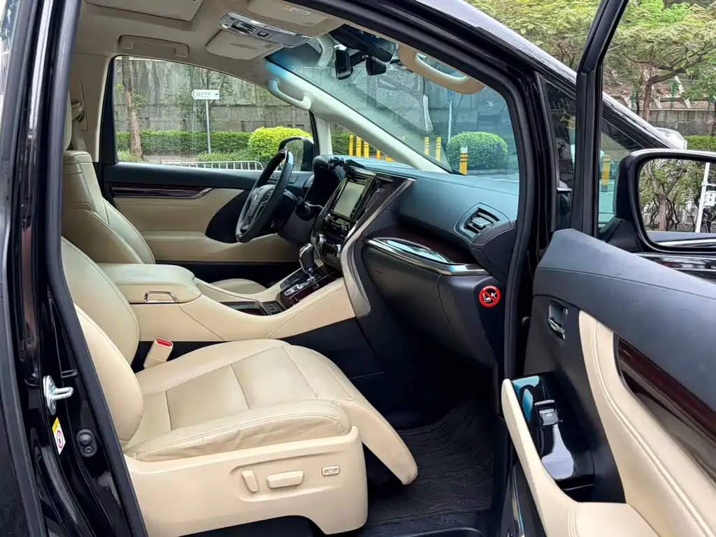 Toyota Alphard 2018 — фото 9