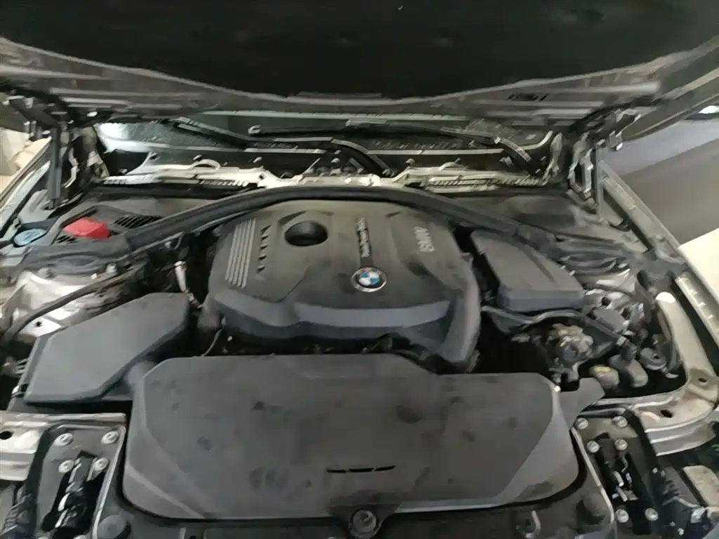 BMW 3 Series 2018 — фото 20