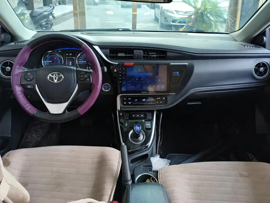 Toyota Corolla 2018 — фото 12