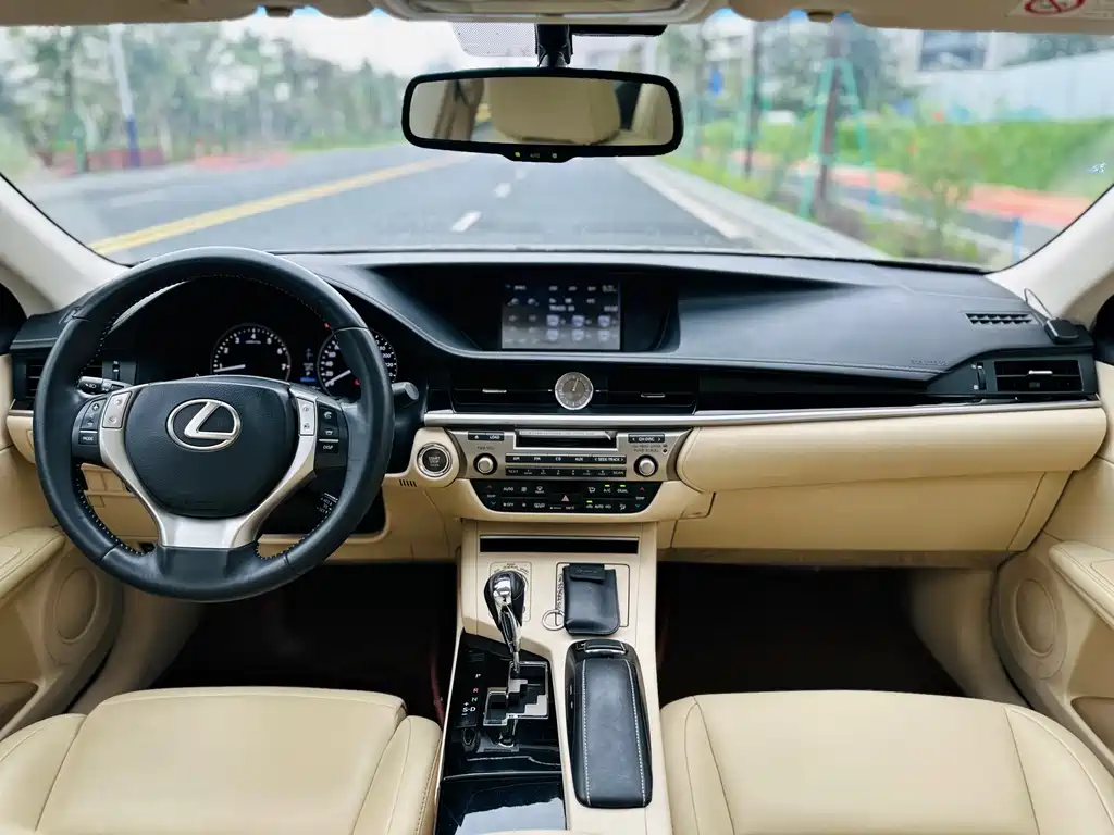 Lexus ES 2014 — фото 12