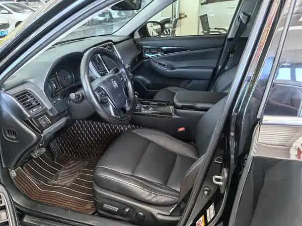 Toyota Crown 2018