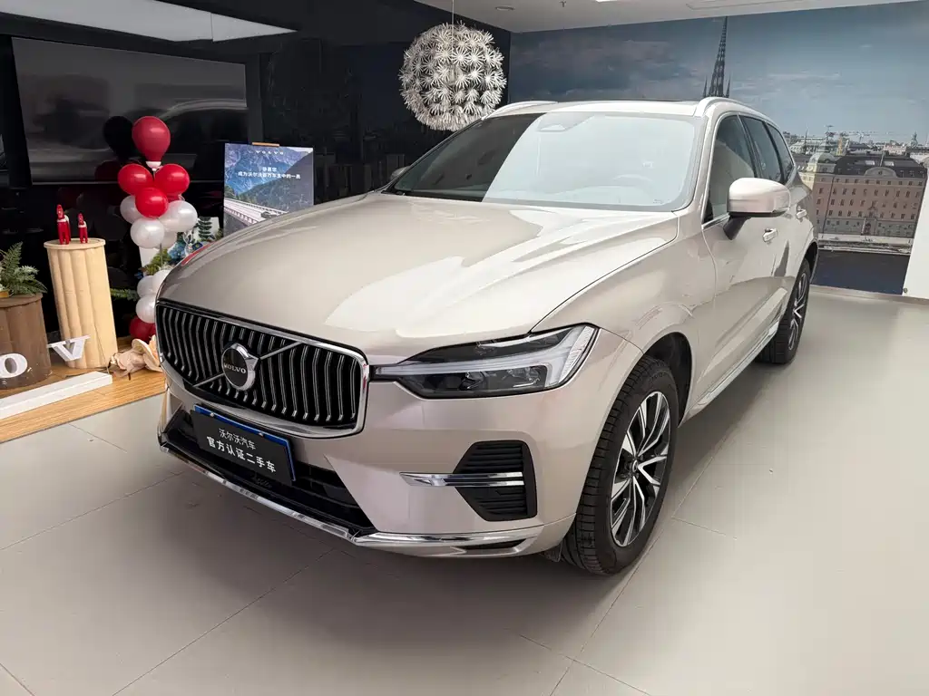 Volvo XC60 2025 — фото 1