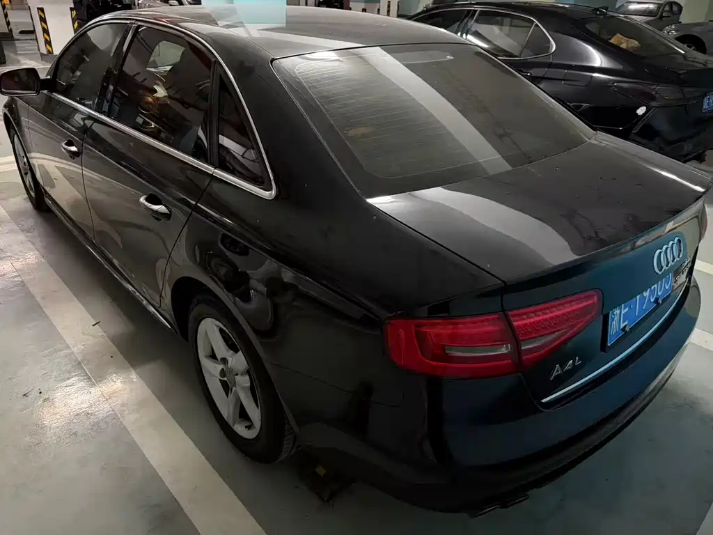 Audi A4L 2015