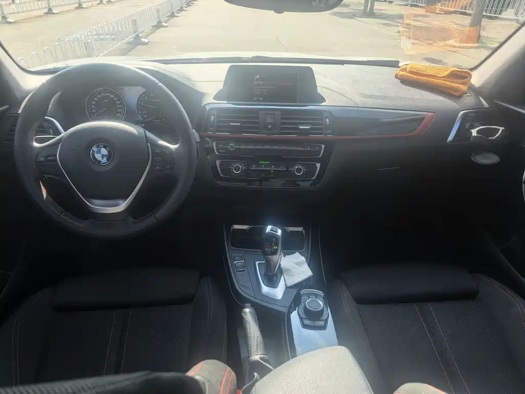 BMW 1 Series 2018 — фото 12