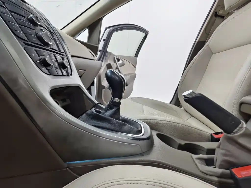 Buick Excelle 2014 — фото 12