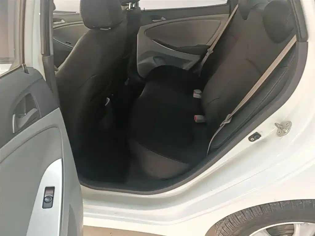 Hyundai Verna 2014 — фото 17