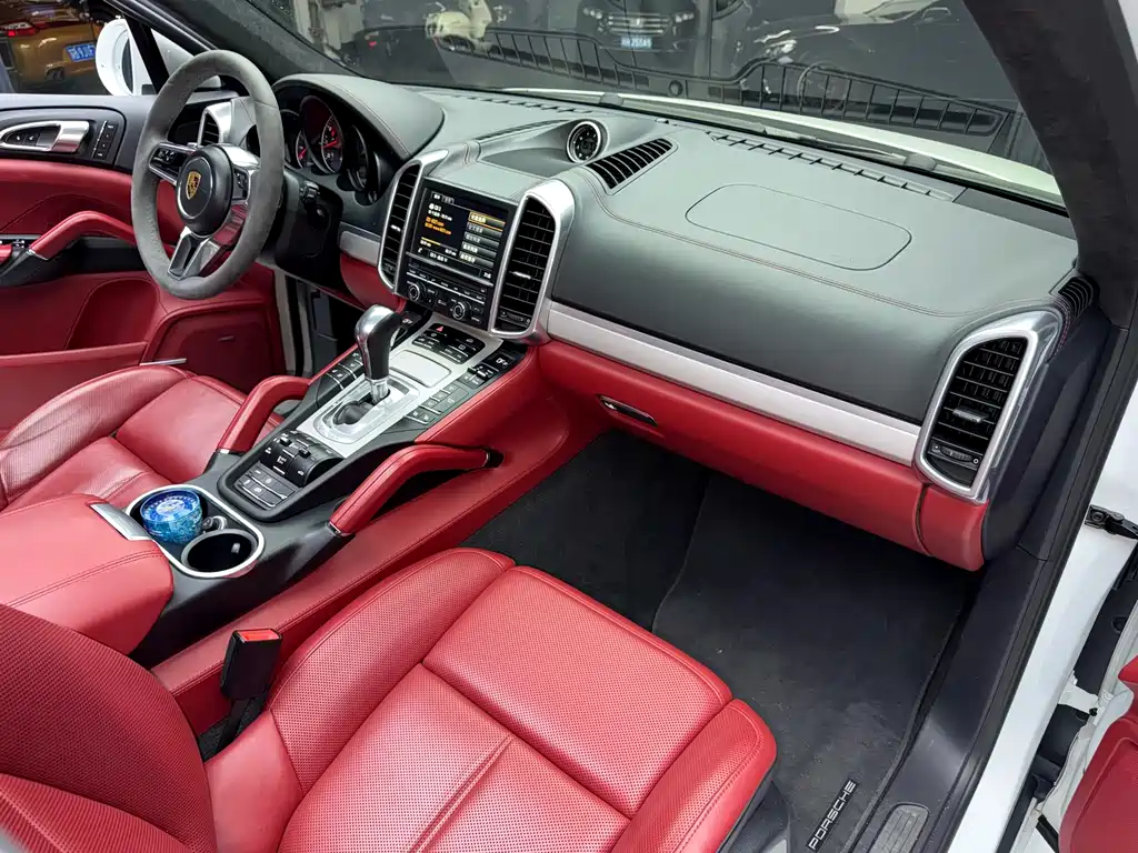 Porsche Cayenne 2016 — фото 17