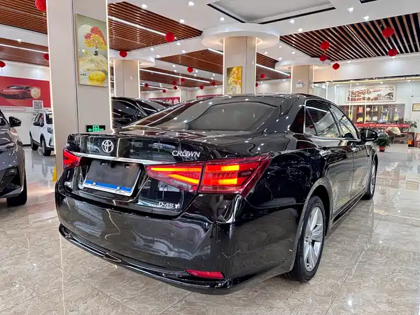 Toyota Crown 2015