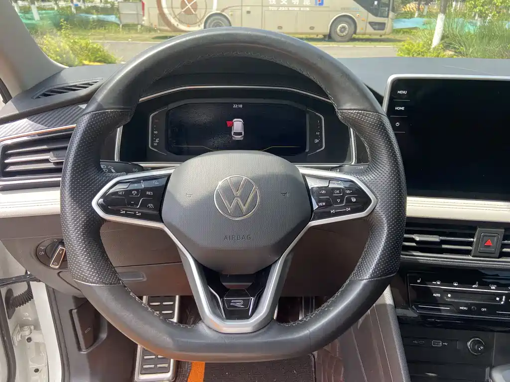 Volkswagen Tiguan L 2023 — фото 10