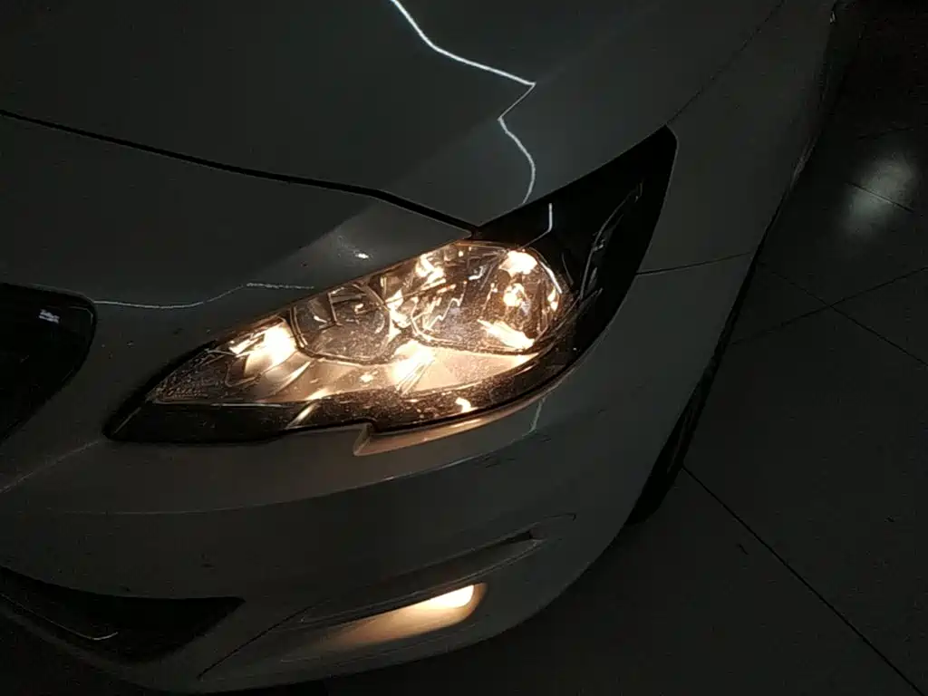 Peugeot 408 2018 — фото 24