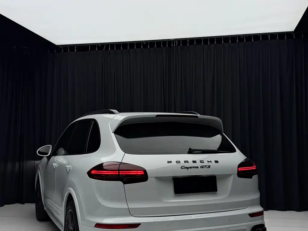Porsche Cayenne 2016 — фото 9