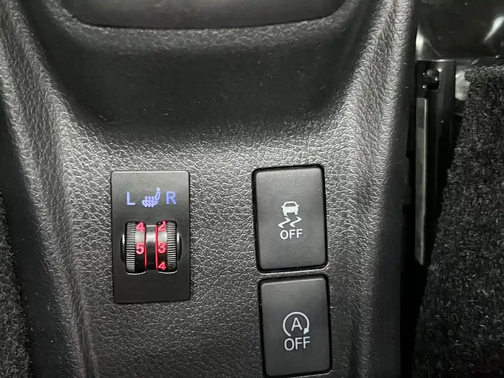 Toyota Yaris L 2023 — фото 16