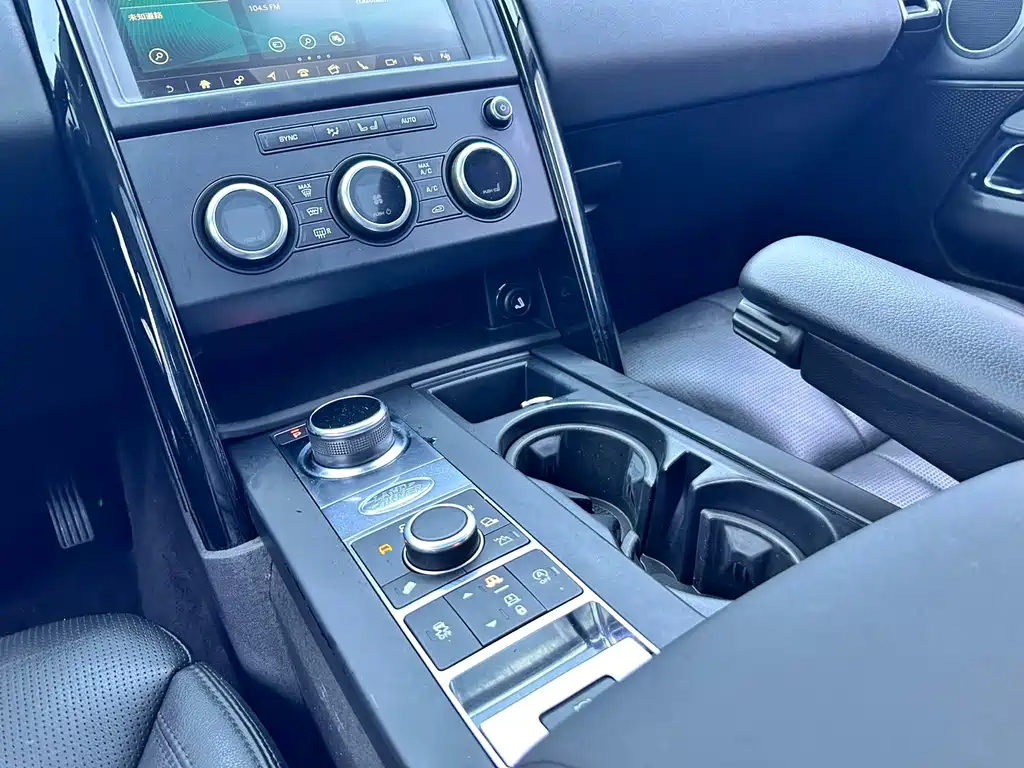 Land Rover Discovery 2019 — фото 13