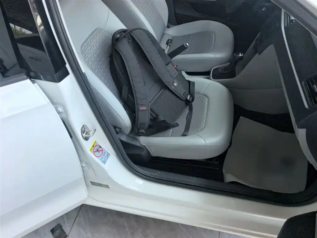 Skoda Rapid 2017 — фото 25
