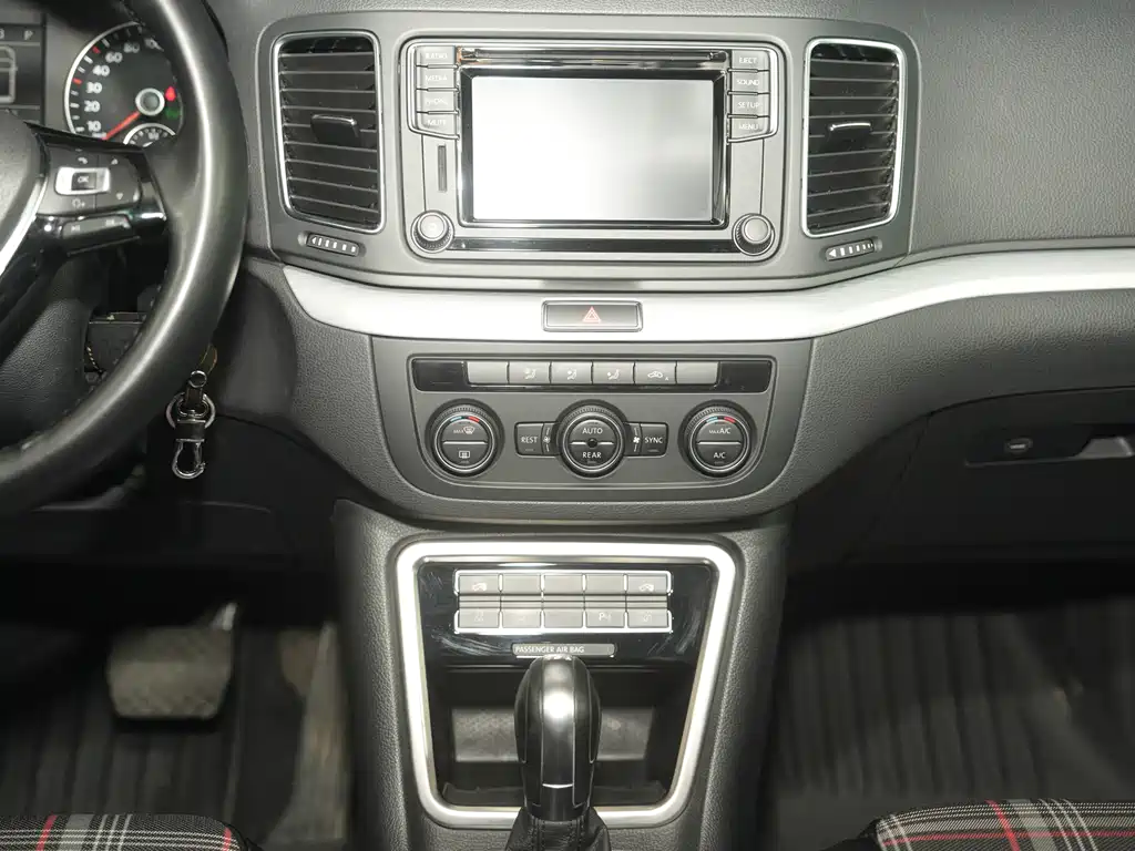 Volkswagen Sharan 2017 — фото 30