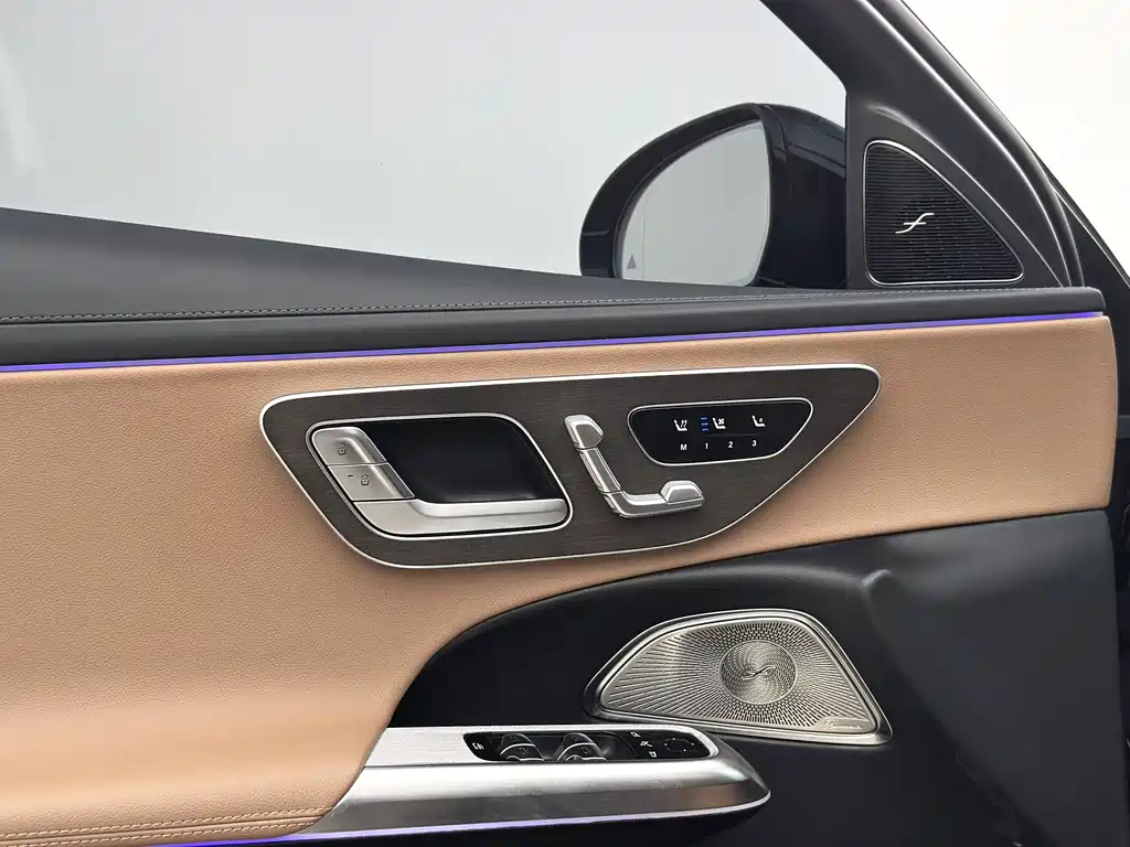 Mercedes-Benz E-Class 2025 — фото 16