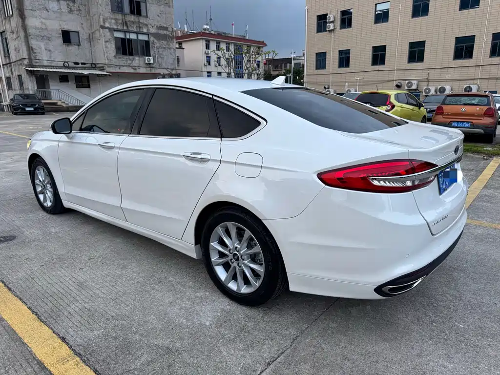 Ford Mondeo 2017 — фото 5