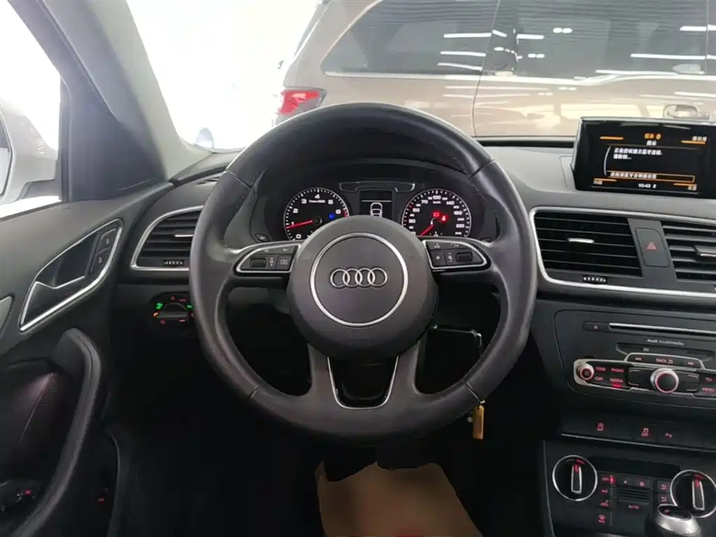 Audi Q3 2019 — фото 11