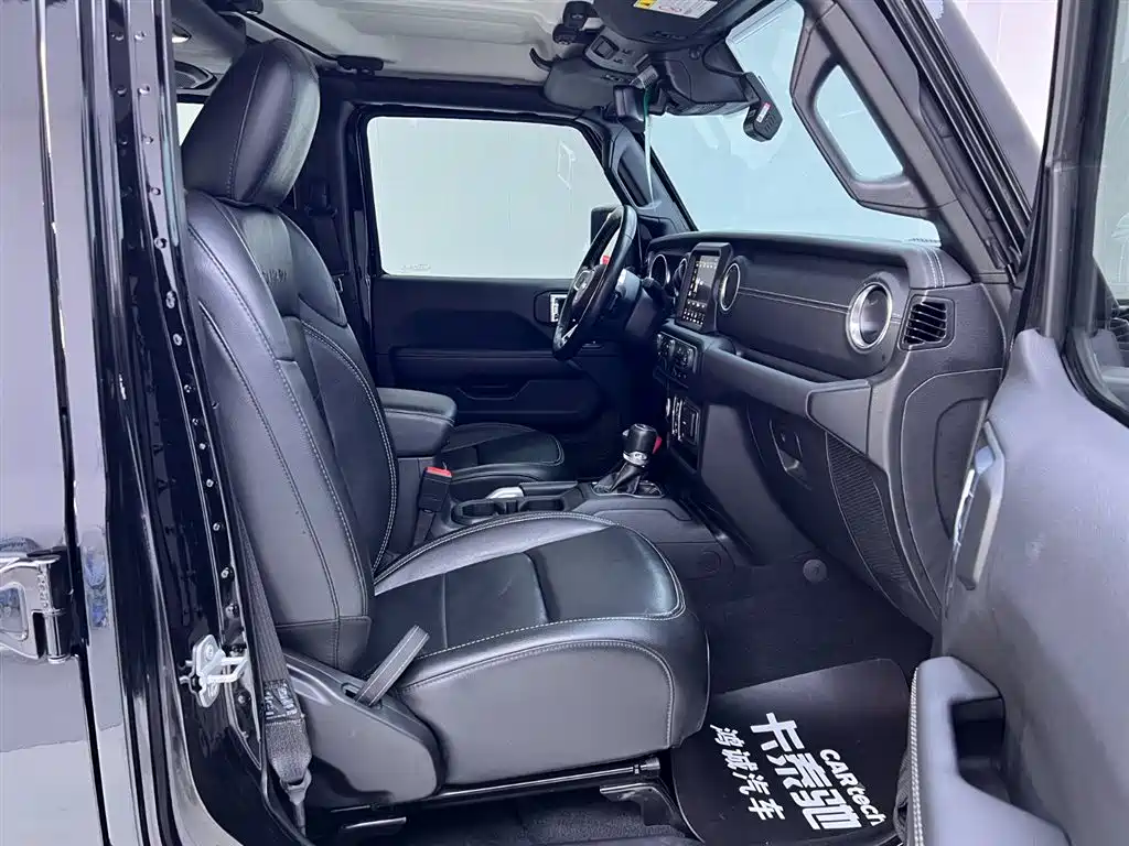 Jeep Wrangler PHEV 2023 — фото 18