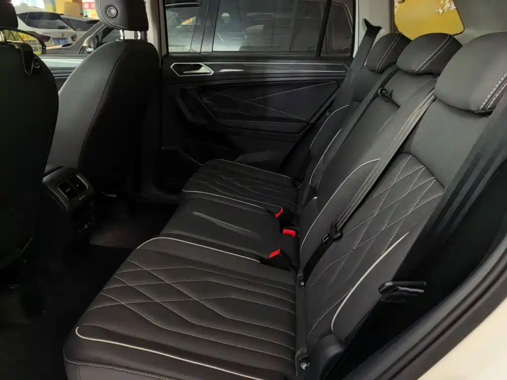 Volkswagen Tiguan L 2023 — фото 17