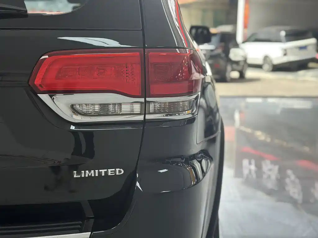 Jeep Grand Cherokee 2016 — фото 12