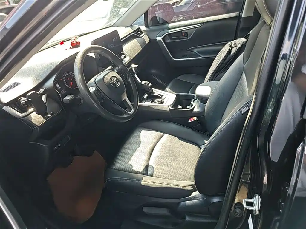 Toyota RAV4 2023 — фото 15