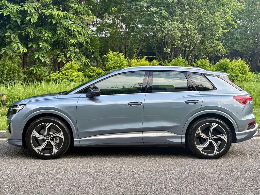 Audi Q4 E-Tron 2023 — фото 4