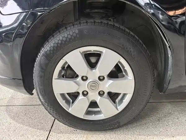 Nissan Livina 2012