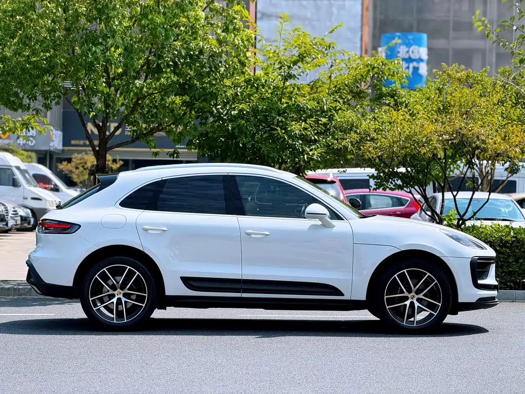 Porsche Macan 2023 — фото 14