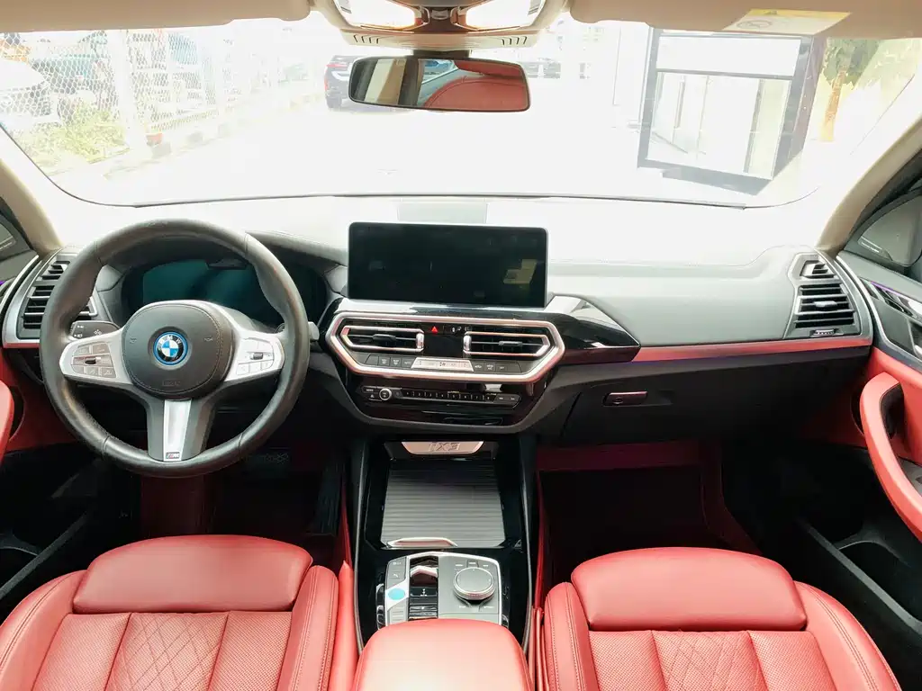 BMW iX3 2024 — фото 10
