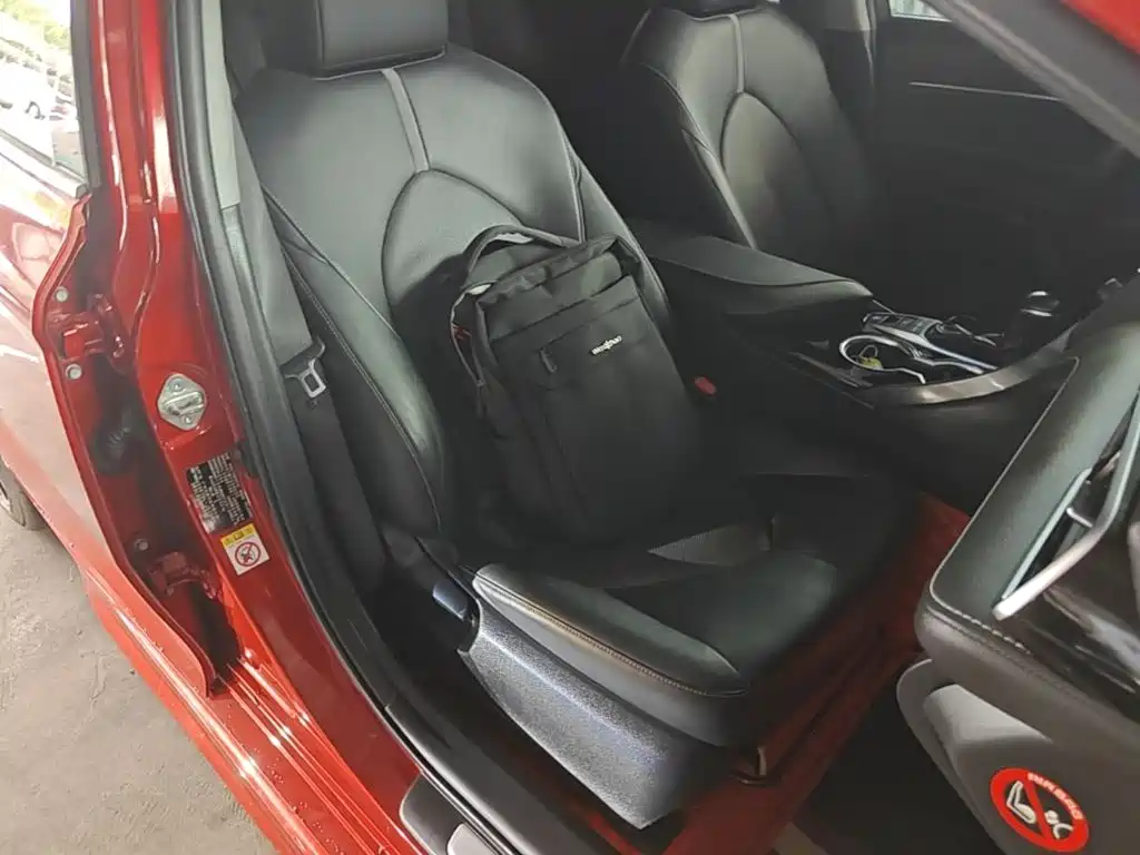 Toyota Camry 2018 — фото 25