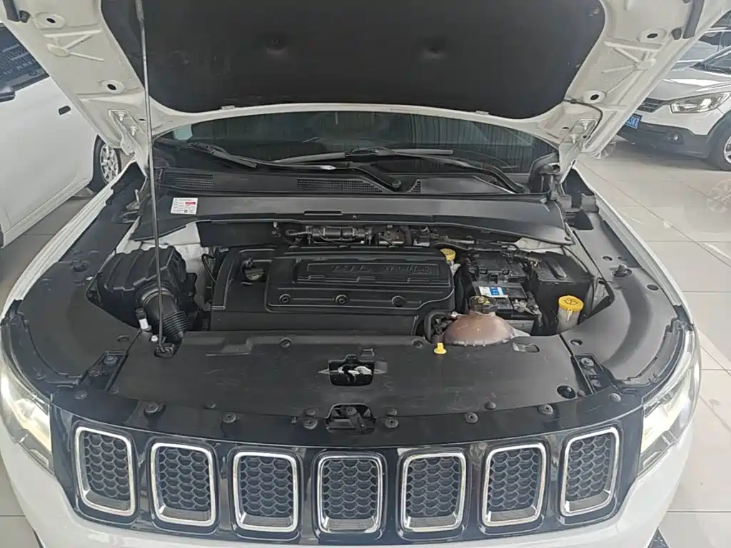 Jeep Compass 2017 — фото 20