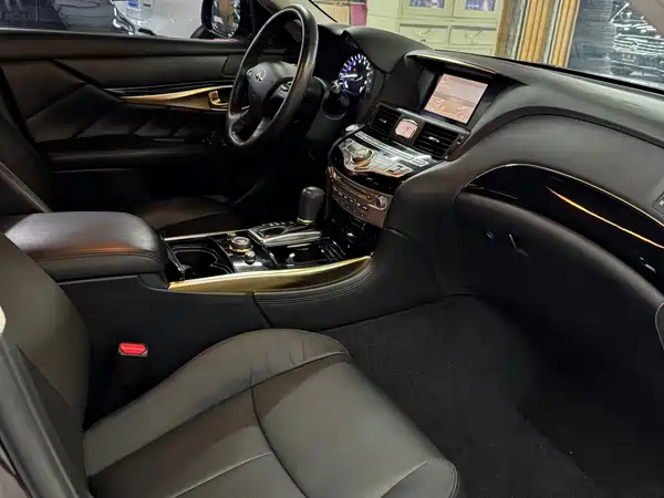 Infiniti Q70 2017