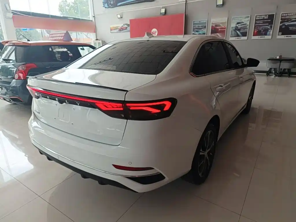 Geely Emgrand 2024