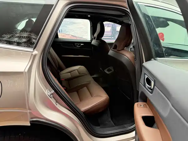 Volvo XC60 2025