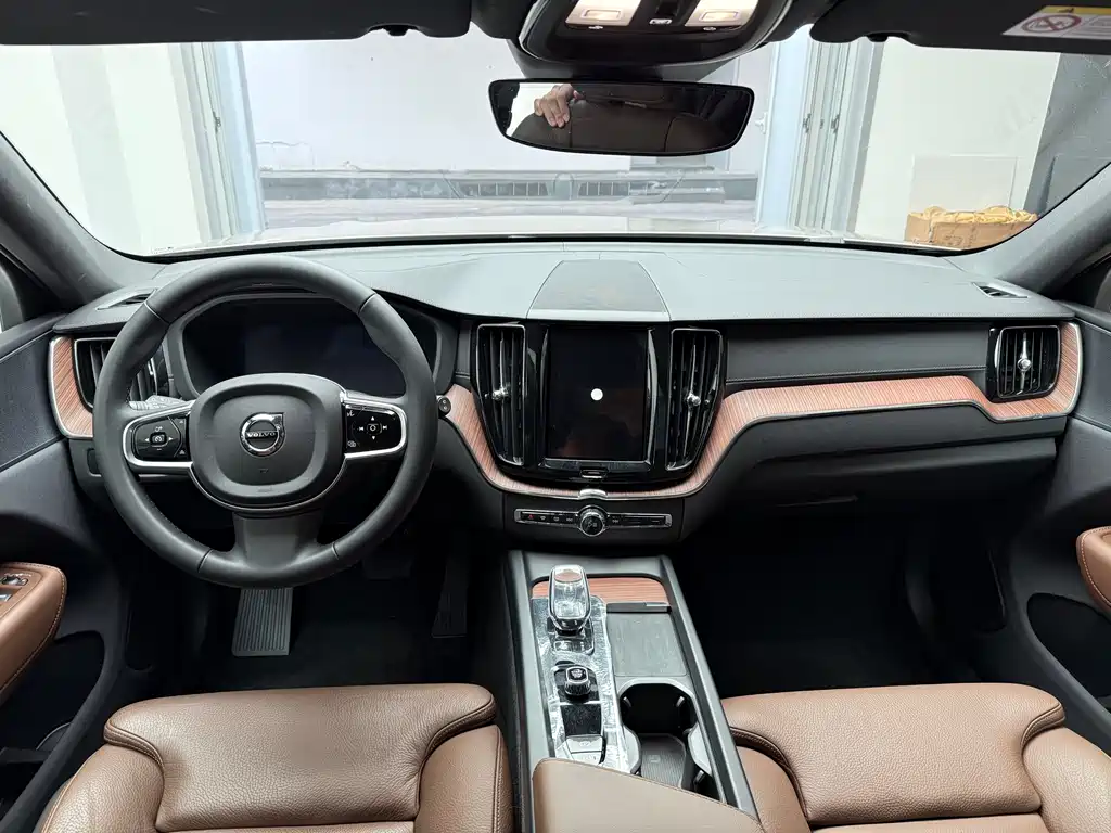 Volvo XC60 2025 — фото 11