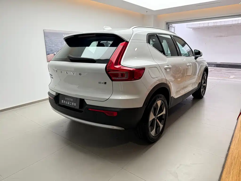 Volvo XC40 2025 — фото 11