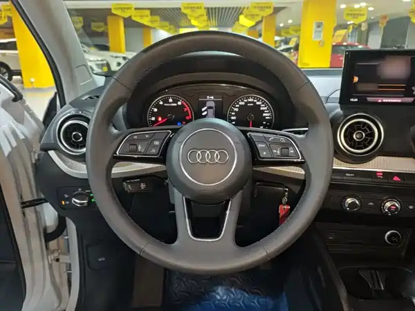 Audi Q2L 2020