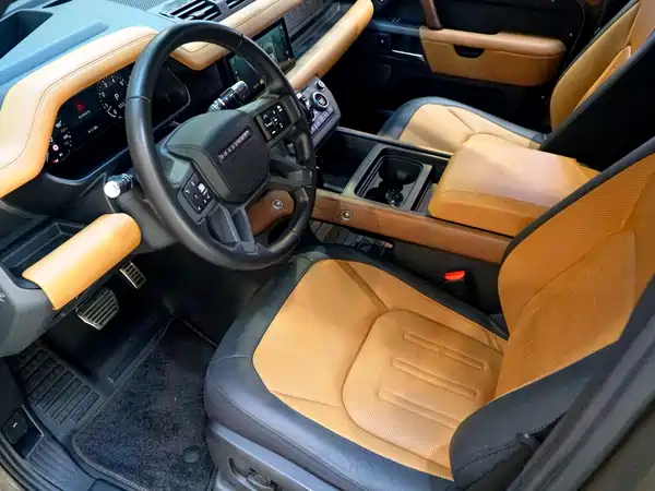 Land Rover Defender 2021