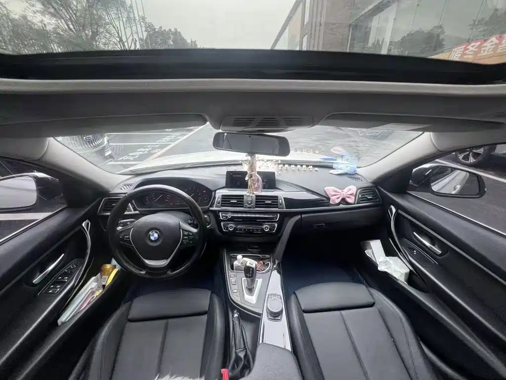 BMW 3 Series 2019 — фото 11