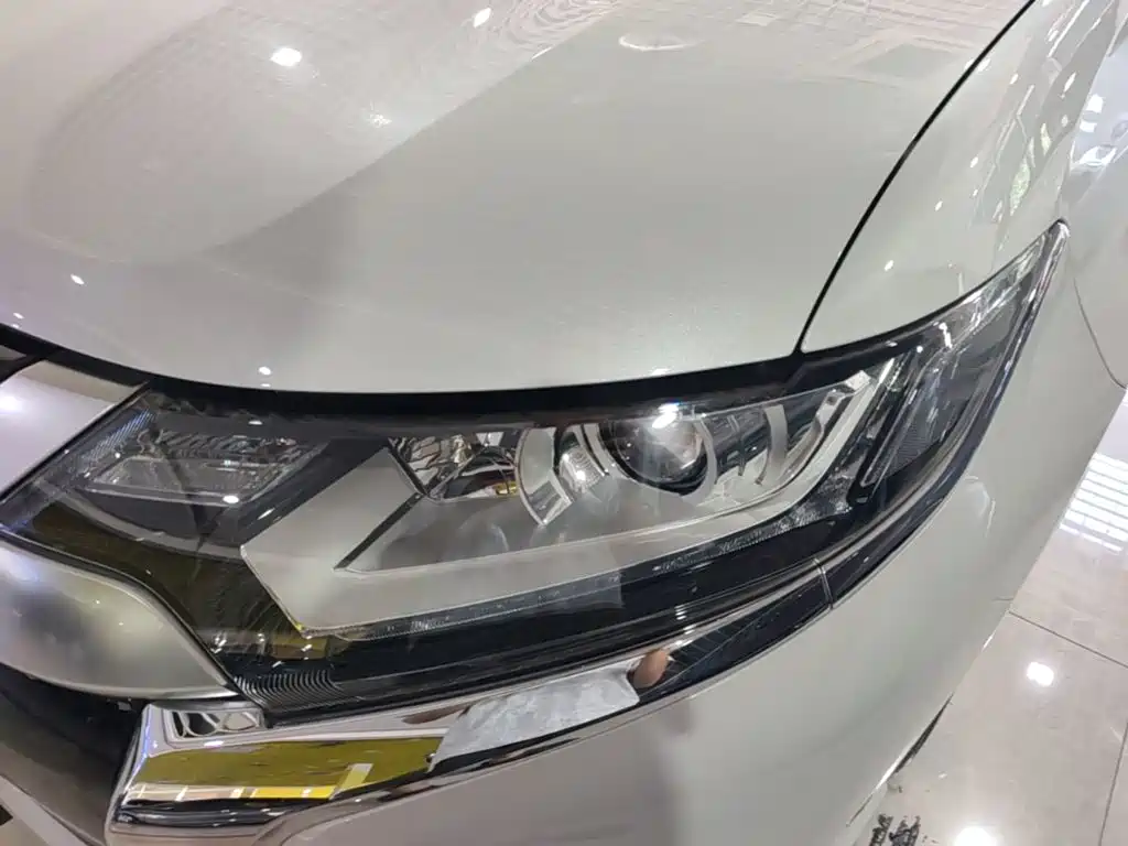 Mitsubishi Outlander 2023 — фото 24