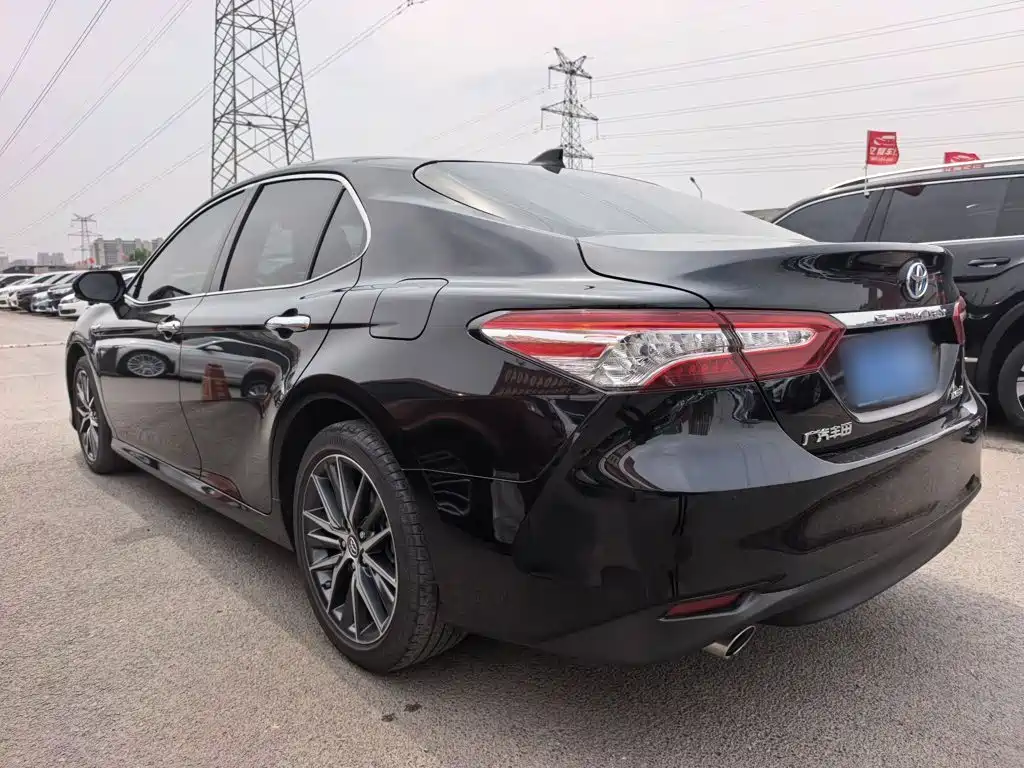 Toyota Camry 2021 — фото 9