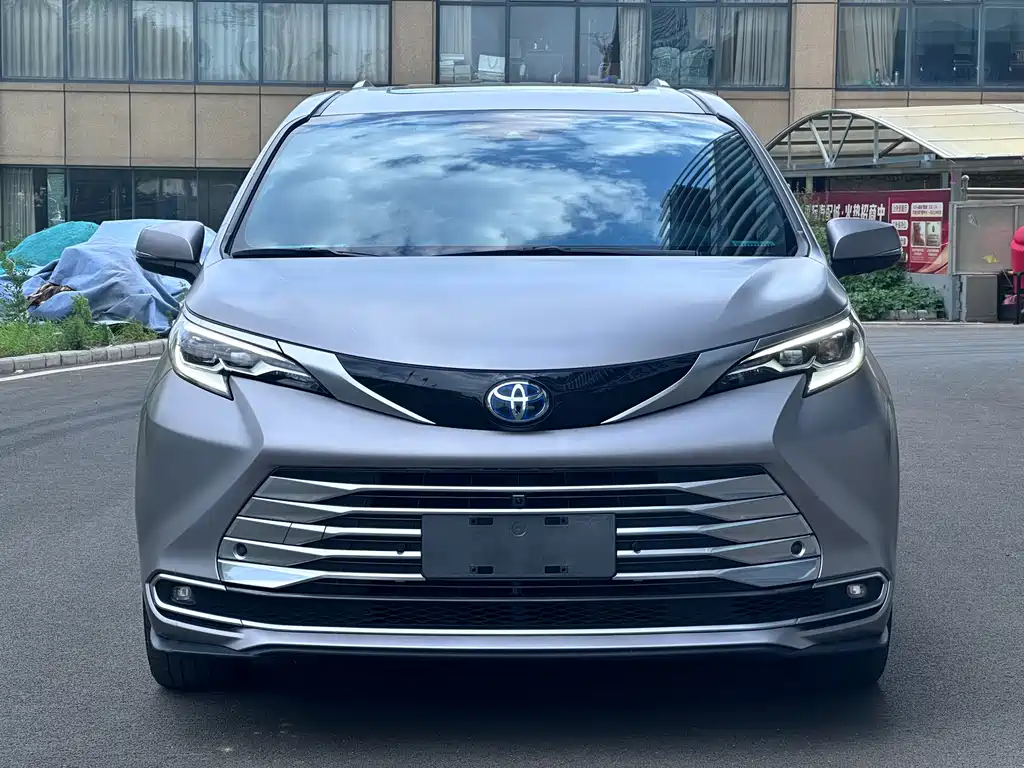 Toyota Sienna 2023 — фото 2