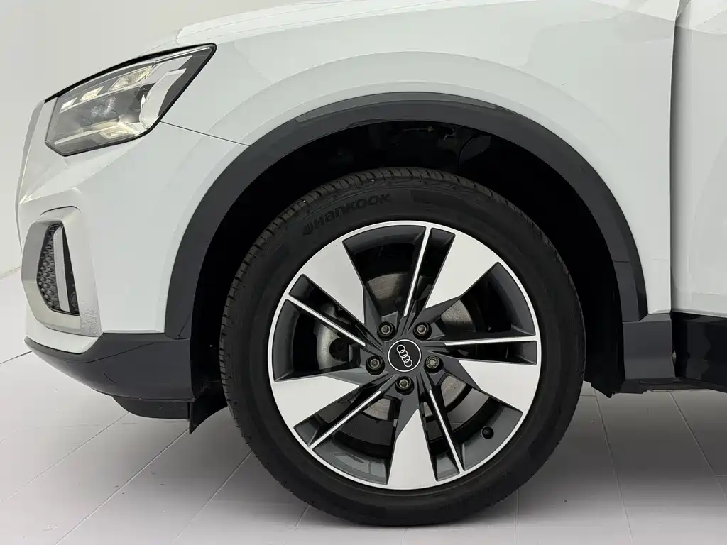 Audi Q2L 2021 — фото 22