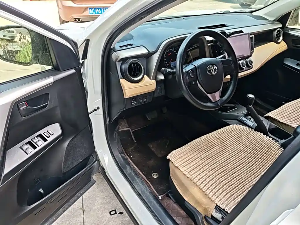 Toyota RAV4 2018 — фото 16