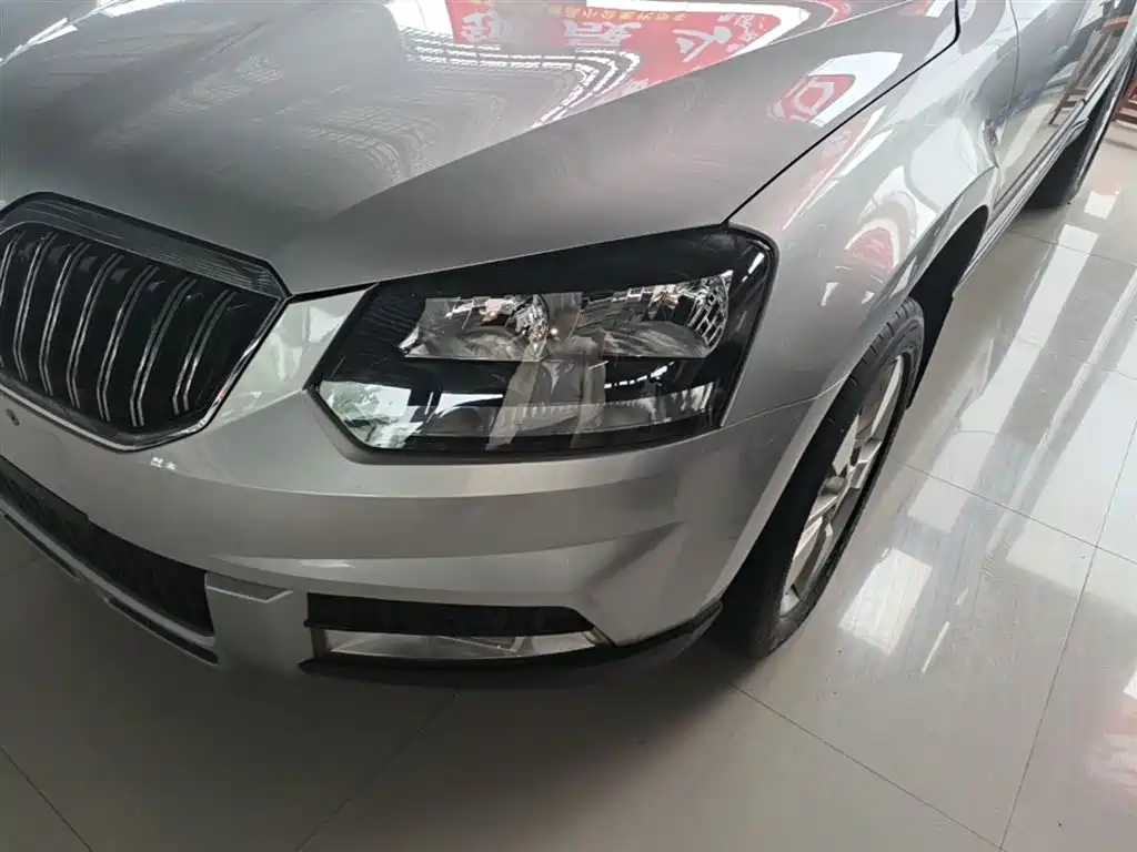 Skoda Yeti 2015 — фото 24
