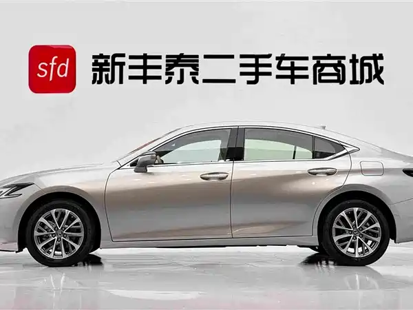 Lexus ES 2025