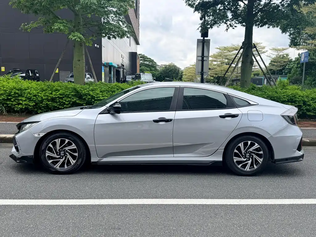 Honda Civic 2017 — фото 18